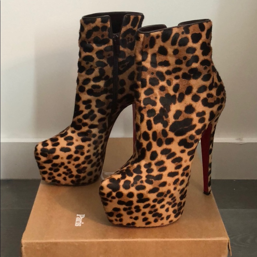 Christian Louboutin Daf Booty sz 38 - Picture 2 of 8